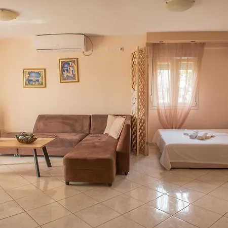 Garden Apartment Nea Peramos (Macedonia)