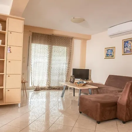 Apartament Garden Néa Péramos